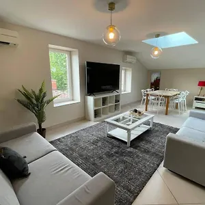 https://superbe-appartement-avec-2-chambres-9-personnes-parking-prive.hotels-rhonealpes.com